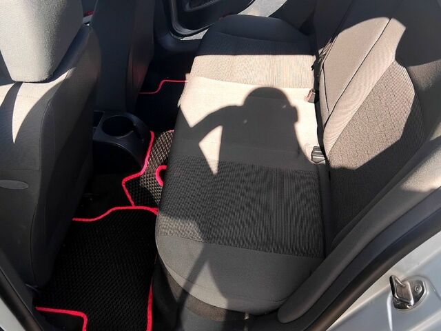 Серый Фольксваген Гольф, объемом двигателя 1.4 л и пробегом 260 тыс. км за 4000 $, фото 12 на Automoto.ua