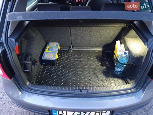 Сірий Фольксваген Гольф, об'ємом двигуна 1.39 л та пробігом 274 тис. км за 4000 $, фото 36 на Automoto.ua