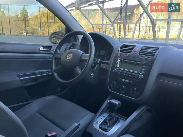 Серый Фольксваген Гольф, объемом двигателя 1.6 л и пробегом 214 тыс. км за 5670 $, фото 30 на Automoto.ua