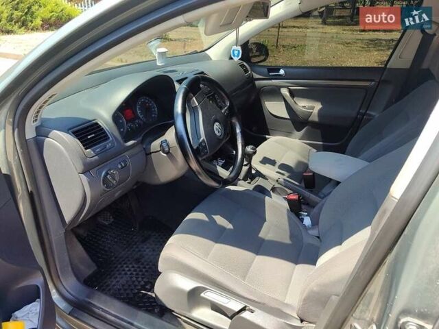 Серый Фольксваген Гольф, объемом двигателя 2 л и пробегом 280 тыс. км за 6500 $, фото 10 на Automoto.ua