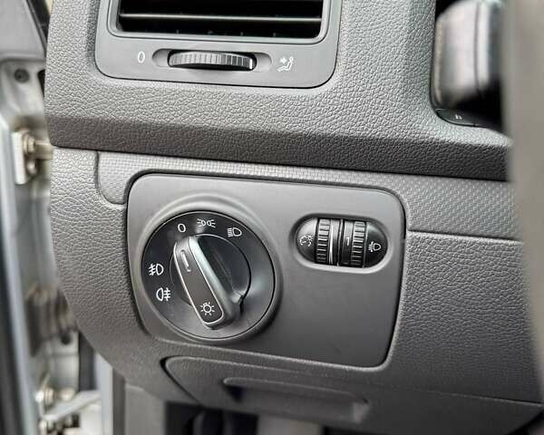 Фольксваген Гольф 2004 в Конотопе на Automoto.ua Серый Фольксваген Гольф, объемом двигателя 1.9 л и пробегом 330 тыс. км за 5750 $, фото 17 на Automoto.ua