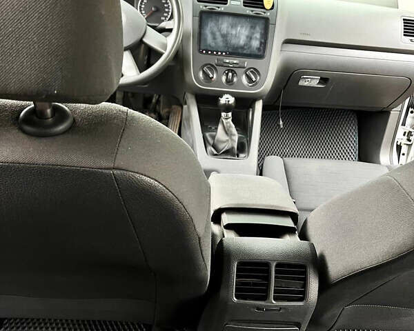 Серый Фольксваген Гольф, объемом двигателя 1.4 л и пробегом 245 тыс. км за 4900 $, фото 24 на Automoto.ua