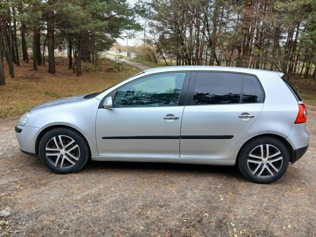 Серый Фольксваген Гольф, объемом двигателя 1.4 л и пробегом 300 тыс. км за 3750 $, фото 5 на Automoto.ua