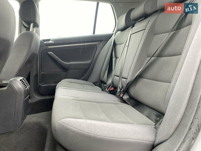 Серый Фольксваген Гольф, объемом двигателя 1.4 л и пробегом 242 тыс. км за 6000 $, фото 6 на Automoto.ua