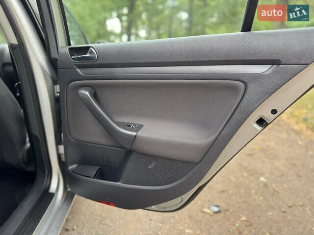 Сірий Фольксваген Гольф, об'ємом двигуна 1.4 л та пробігом 215 тис. км за 5350 $, фото 17 на Automoto.ua