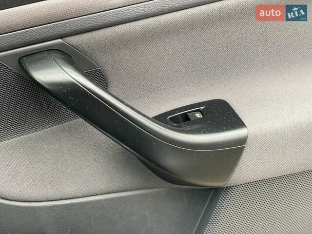 Серый Фольксваген Гольф, объемом двигателя 1.4 л и пробегом 242 тыс. км за 6000 $, фото 11 на Automoto.ua