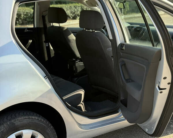 Серый Фольксваген Гольф, объемом двигателя 1.4 л и пробегом 218 тыс. км за 5200 $, фото 7 на Automoto.ua