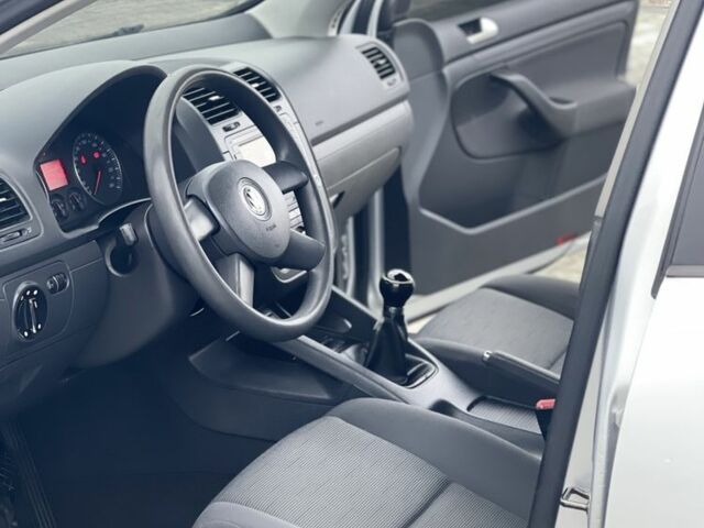 Серый Фольксваген Гольф, объемом двигателя 1.6 л и пробегом 225 тыс. км за 5400 $, фото 15 на Automoto.ua