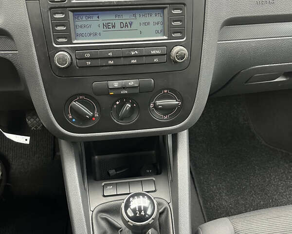 Серый Фольксваген Гольф, объемом двигателя 1.6 л и пробегом 259 тыс. км за 5400 $, фото 29 на Automoto.ua