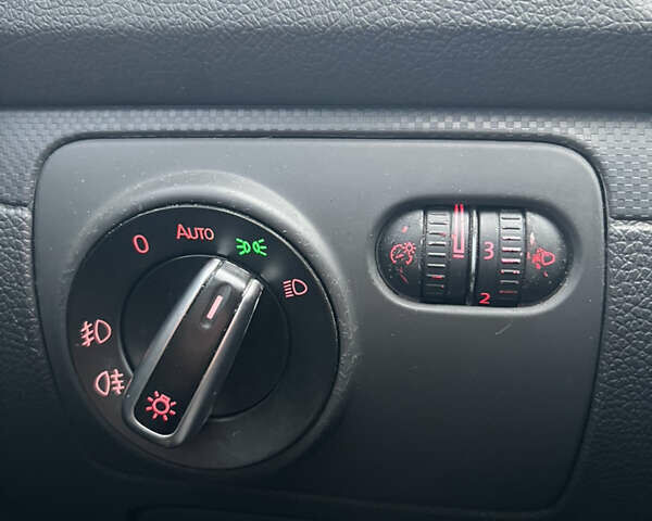 Фольксваген Гольф 2004 в Полтаве на Automoto.ua Серый Фольксваген Гольф, объемом двигателя 1.6 л и пробегом 260 тыс. км за 5500 $, фото 16 на Automoto.ua