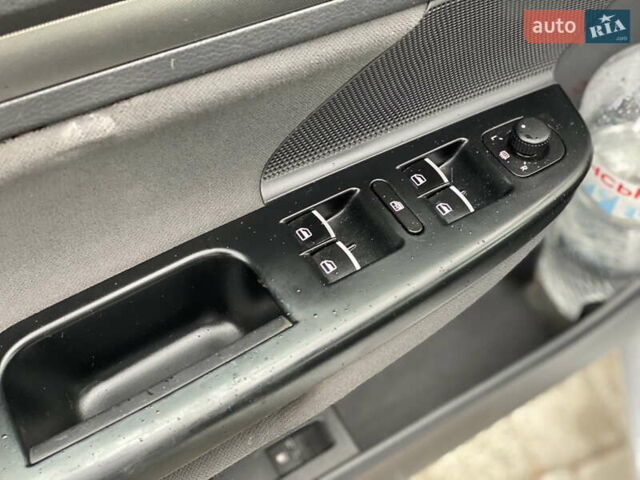 Серый Фольксваген Гольф, объемом двигателя 1.4 л и пробегом 242 тыс. км за 6000 $, фото 4 на Automoto.ua