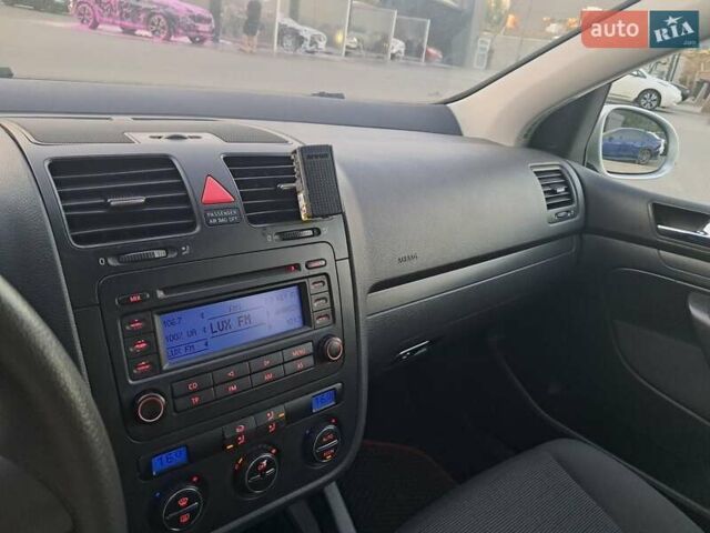 Серый Фольксваген Гольф, объемом двигателя 1.6 л и пробегом 277 тыс. км за 5500 $, фото 13 на Automoto.ua