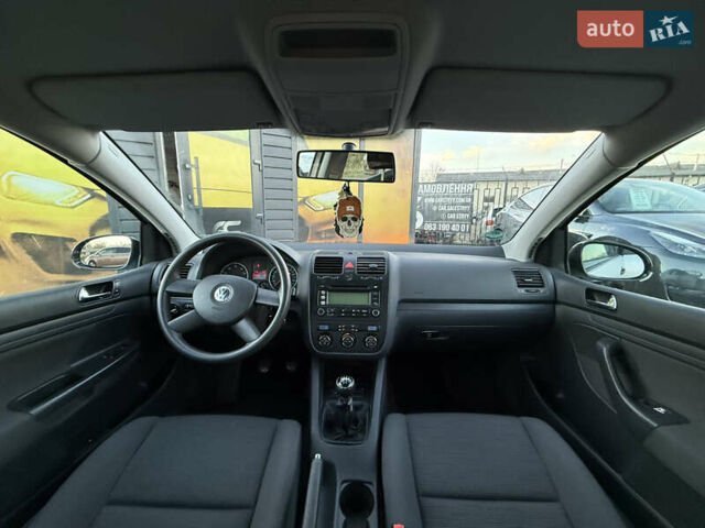 Серый Фольксваген Гольф, объемом двигателя 1.6 л и пробегом 229 тыс. км за 5600 $, фото 4 на Automoto.ua