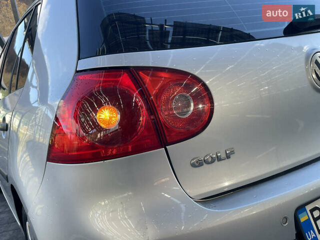 Серый Фольксваген Гольф, объемом двигателя 1.6 л и пробегом 214 тыс. км за 5670 $, фото 16 на Automoto.ua