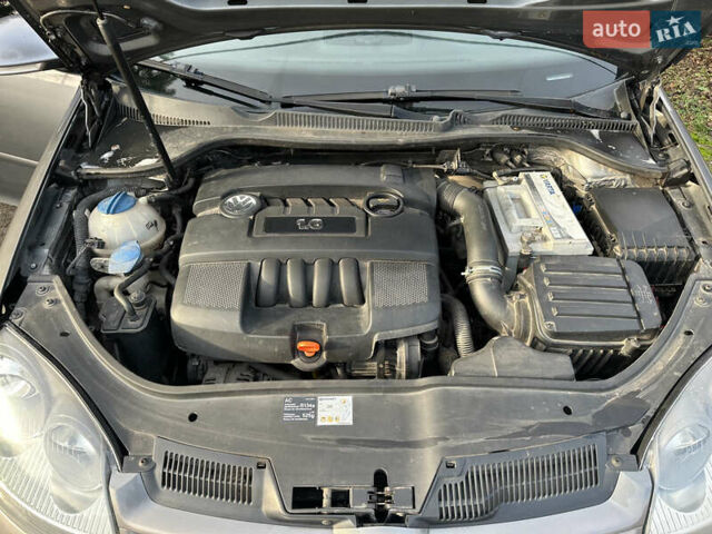 Серый Фольксваген Гольф, объемом двигателя 1.6 л и пробегом 263 тыс. км за 5600 $, фото 18 на Automoto.ua