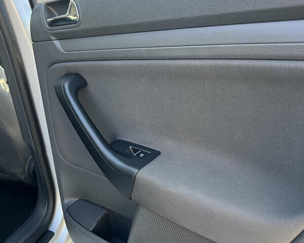 Фольксваген Гольф 2004 у Луцьку на Automoto.ua Сірий Фольксваген Гольф, об'ємом двигуна 1.6 л та пробігом 261 тис. км за 5400 $, фото 20 на Automoto.ua