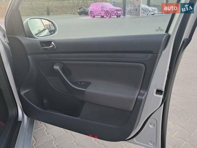 Серый Фольксваген Гольф, объемом двигателя 1.6 л и пробегом 277 тыс. км за 5500 $, фото 6 на Automoto.ua