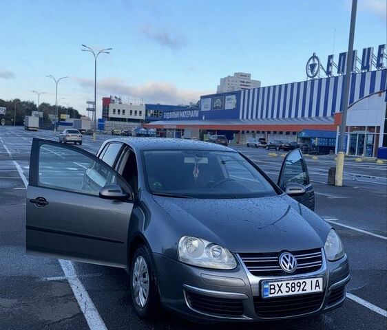 Фольксваген Гольф 2004 в Хмельницком на Automoto.ua Серый Фольксваген Гольф, объемом двигателя 1.4 л и пробегом 256 тыс. км за 4999 $, фото 1 на Automoto.ua