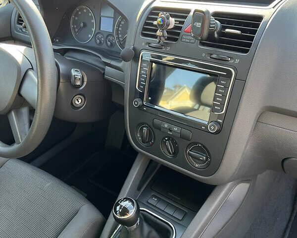 Фольксваген Гольф 2004 у Луцьку на Automoto.ua Сірий Фольксваген Гольф, об'ємом двигуна 1.6 л та пробігом 261 тис. км за 5400 $, фото 9 на Automoto.ua