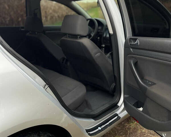 Серый Фольксваген Гольф, объемом двигателя 1.4 л и пробегом 245 тыс. км за 4900 $, фото 19 на Automoto.ua