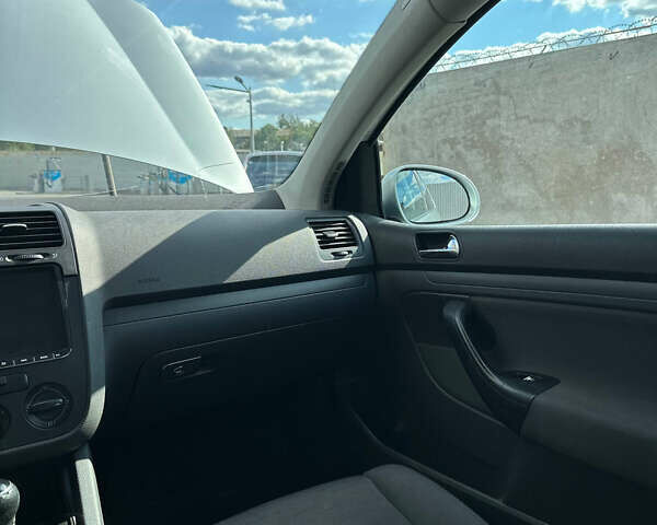 Фольксваген Гольф 2004 в Запорожье на Automoto.ua Серый Фольксваген Гольф, объемом двигателя 1.4 л и пробегом 220 тыс. км за 5300 $, фото 55 на Automoto.ua