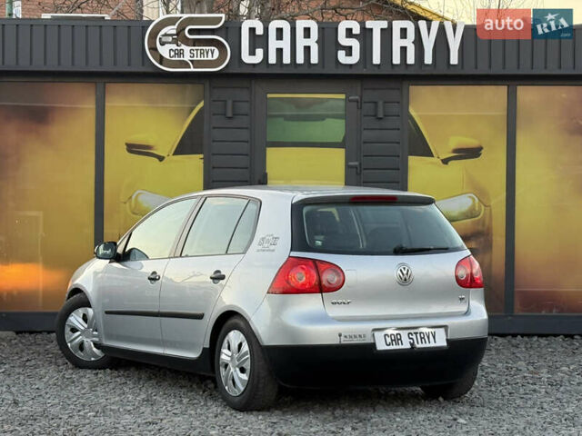 Серый Фольксваген Гольф, объемом двигателя 1.6 л и пробегом 229 тыс. км за 5600 $, фото 2 на Automoto.ua