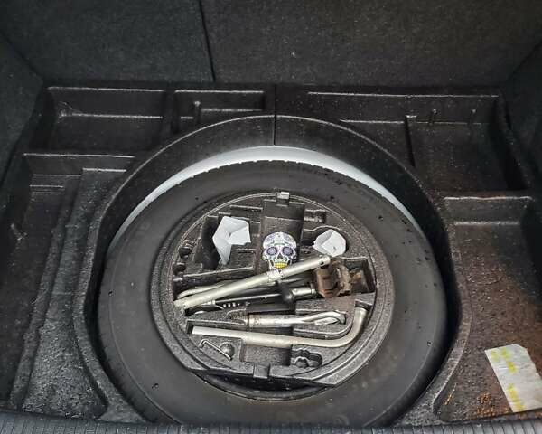 Фольксваген Гольф 2004 в Запорожье на Automoto.ua Серый Фольксваген Гольф, объемом двигателя 1.4 л и пробегом 194 тыс. км за 5600 $, фото 3 на Automoto.ua