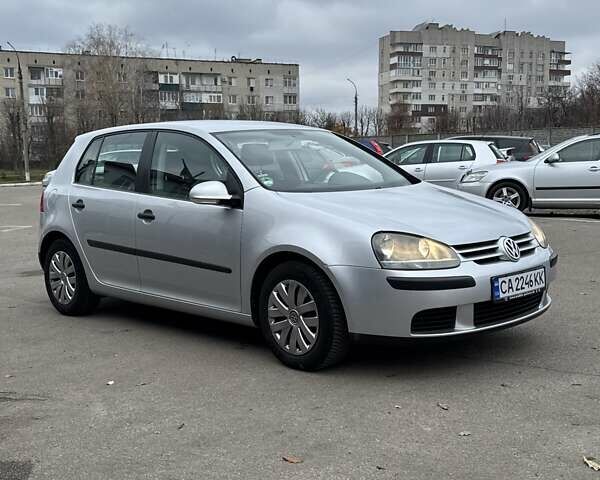 Серый Фольксваген Гольф, объемом двигателя 1.4 л и пробегом 217 тыс. км за 5850 $, фото 2 на Automoto.ua