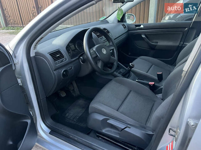 Серый Фольксваген Гольф, объемом двигателя 1.4 л и пробегом 195 тыс. км за 5400 $, фото 30 на Automoto.ua