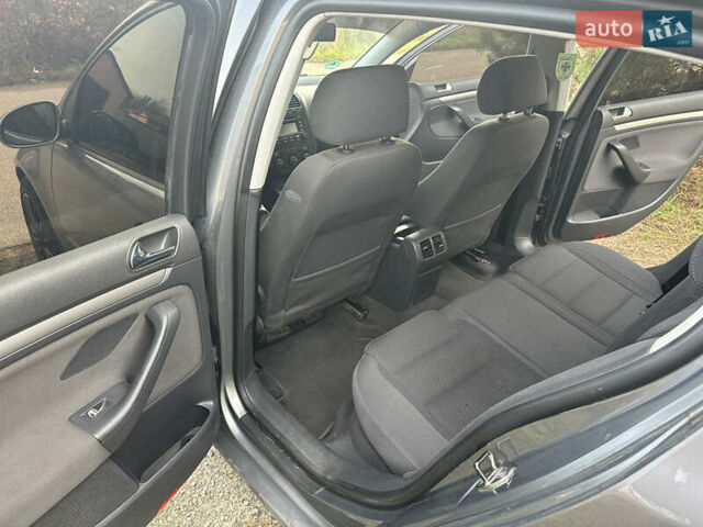 Серый Фольксваген Гольф, объемом двигателя 1.6 л и пробегом 263 тыс. км за 5600 $, фото 13 на Automoto.ua