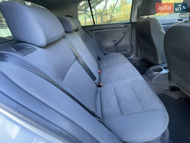 Серый Фольксваген Гольф, объемом двигателя 1.6 л и пробегом 214 тыс. км за 5670 $, фото 28 на Automoto.ua