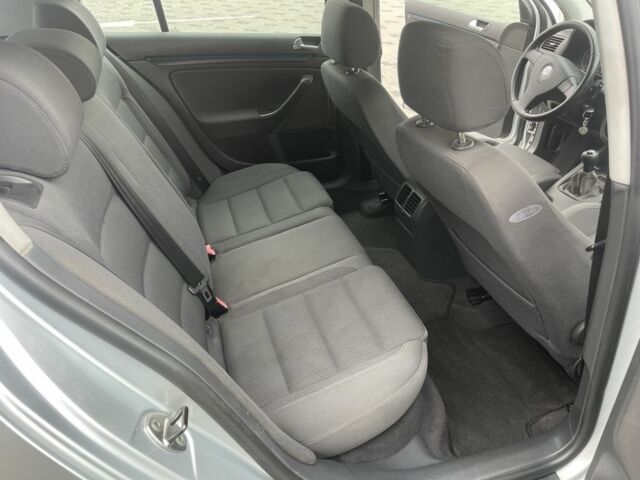 Серый Фольксваген Гольф, объемом двигателя 2 л и пробегом 237 тыс. км за 5800 $, фото 17 на Automoto.ua