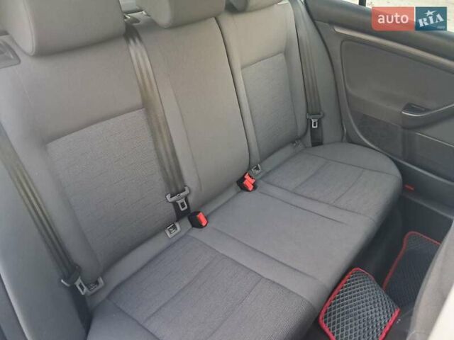 Серый Фольксваген Гольф, объемом двигателя 1.6 л и пробегом 277 тыс. км за 5500 $, фото 7 на Automoto.ua