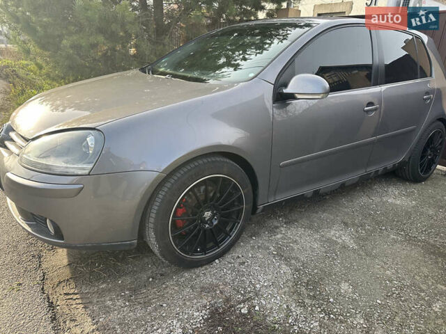 Серый Фольксваген Гольф, объемом двигателя 1.6 л и пробегом 263 тыс. км за 5600 $, фото 1 на Automoto.ua