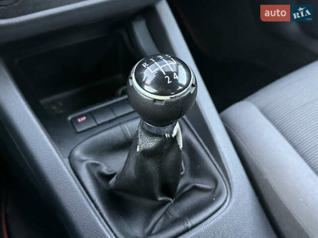 Серый Фольксваген Гольф, объемом двигателя 1.6 л и пробегом 229 тыс. км за 5600 $, фото 46 на Automoto.ua