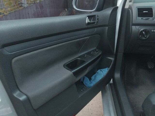 Серый Фольксваген Гольф, объемом двигателя 1.9 л и пробегом 300 тыс. км за 5600 $, фото 7 на Automoto.ua