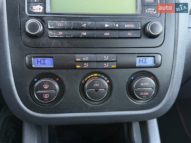 Серый Фольксваген Гольф, объемом двигателя 1.6 л и пробегом 229 тыс. км за 5600 $, фото 45 на Automoto.ua