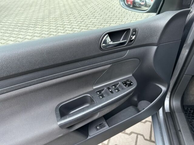 Серый Фольксваген Гольф, объемом двигателя 1.4 л и пробегом 270 тыс. км за 4400 $, фото 4 на Automoto.ua