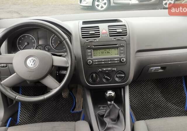 Серый Фольксваген Гольф, объемом двигателя 1.6 л и пробегом 202 тыс. км за 6000 $, фото 6 на Automoto.ua