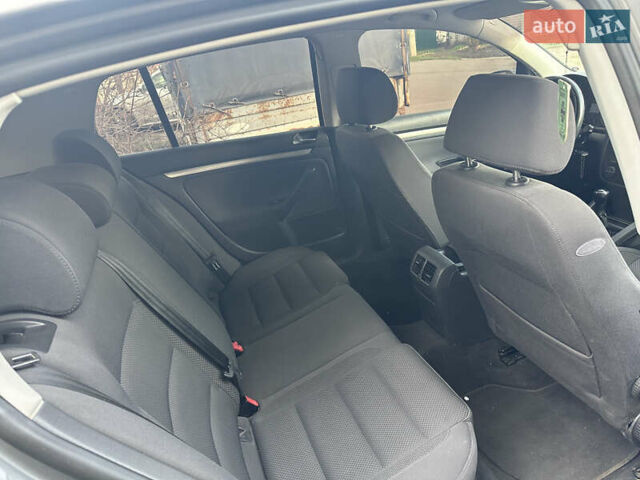 Серый Фольксваген Гольф, объемом двигателя 1.6 л и пробегом 263 тыс. км за 5600 $, фото 11 на Automoto.ua