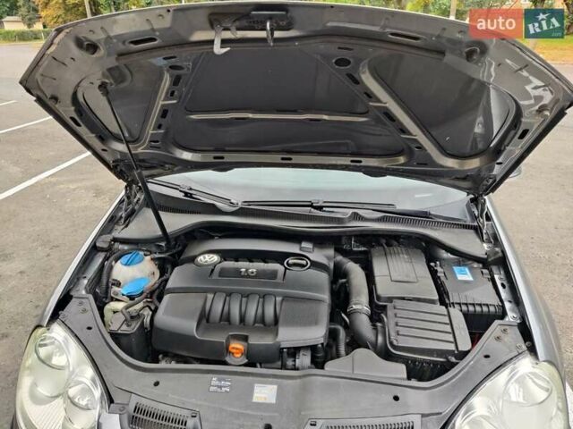 Сірий Фольксваген Гольф, об'ємом двигуна 1.6 л та пробігом 203 тис. км за 6850 $, фото 17 на Automoto.ua