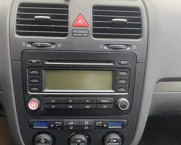 Сірий Фольксваген Гольф, об'ємом двигуна 1.6 л та пробігом 231 тис. км за 5000 $, фото 14 на Automoto.ua