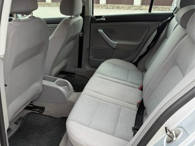 Сірий Фольксваген Гольф, об'ємом двигуна 1.6 л та пробігом 198 тис. км за 6000 $, фото 10 на Automoto.ua