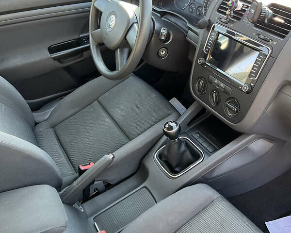 Фольксваген Гольф 2004 у Луцьку на Automoto.ua Сірий Фольксваген Гольф, об'ємом двигуна 1.6 л та пробігом 261 тис. км за 5400 $, фото 8 на Automoto.ua