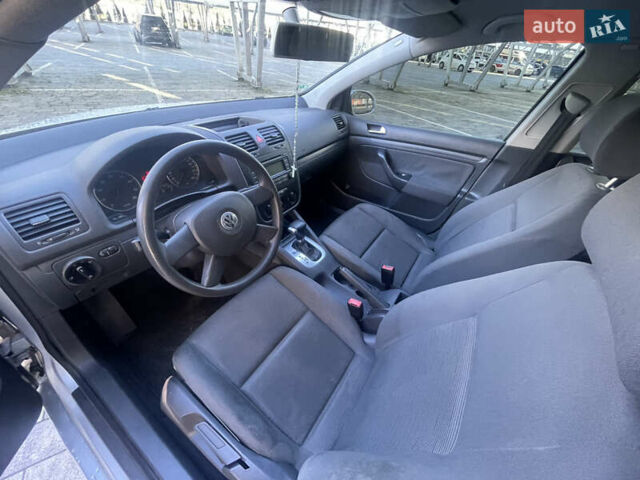 Серый Фольксваген Гольф, объемом двигателя 1.6 л и пробегом 214 тыс. км за 5670 $, фото 19 на Automoto.ua