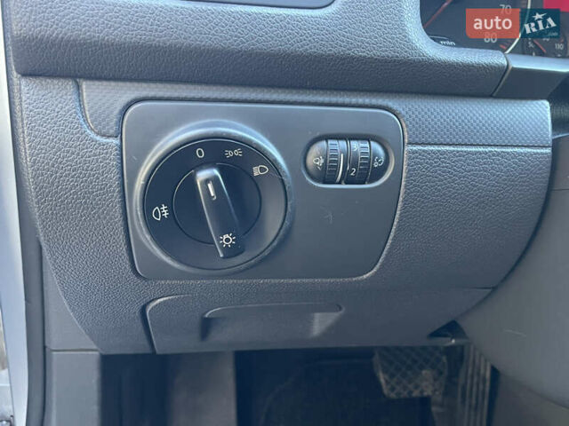 Серый Фольксваген Гольф, объемом двигателя 1.6 л и пробегом 214 тыс. км за 5670 $, фото 22 на Automoto.ua