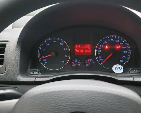 Фольксваген Гольф 2004 в Запорожье на Automoto.ua Серый Фольксваген Гольф, объемом двигателя 1.4 л и пробегом 194 тыс. км за 5600 $, фото 12 на Automoto.ua