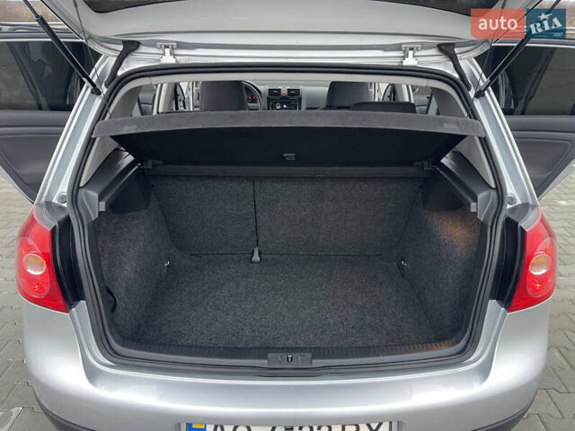 Серый Фольксваген Гольф, объемом двигателя 1.6 л и пробегом 225 тыс. км за 5400 $, фото 33 на Automoto.ua