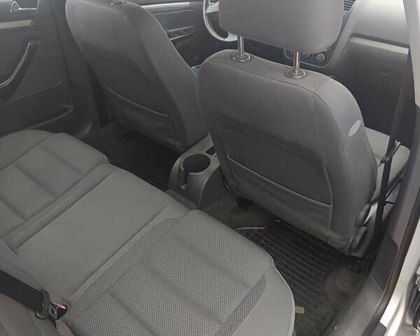 Серый Фольксваген Гольф, объемом двигателя 1.4 л и пробегом 200 тыс. км за 3700 $, фото 9 на Automoto.ua