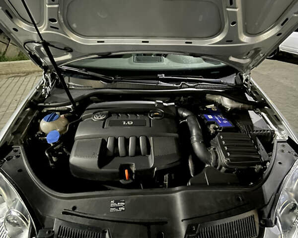 Фольксваген Гольф 2004 у Луцьку на Automoto.ua Сірий Фольксваген Гольф, об'ємом двигуна 1.6 л та пробігом 261 тис. км за 5400 $, фото 22 на Automoto.ua